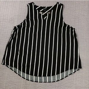 Torrid Women’s Striped Sleeveless Top Size 5X Chain Detail Black White Flowy